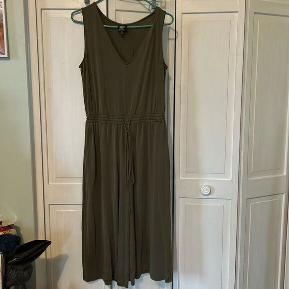 Bobeau Army green v-neck cropped jumpsuit - Size M - Picture 1 of 8